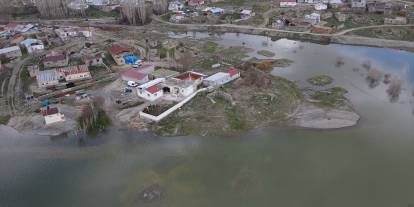 Sivas’ta baraj suları taştı, köy sular altında kaldı