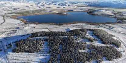 Hafik kar altında kaldı