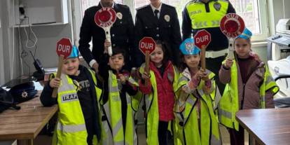 Sivas’ta minik kalpler polise misafir oldu