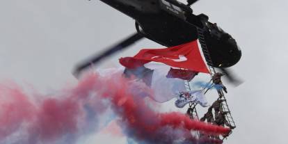 Sivas'ta polis özel harekattan 'üzüm salkımı' gösterisi