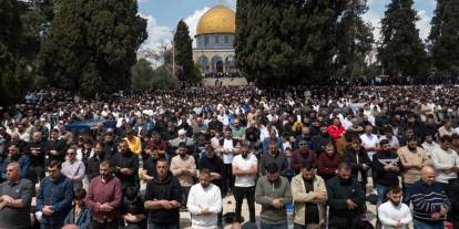 Mescid-i Aksa'da cuma namazı