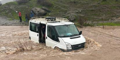 Selin kapattığı yolda mahsur kaldığı araçta öldü