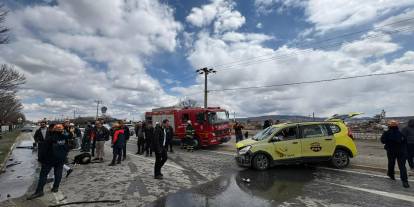 SON DAKİKA: Sivasspor'da altyapı oyuncularını taşıyan araçlar çarpıştı, 6 yaralı