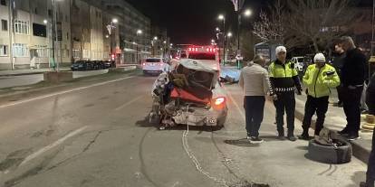 Sivas’ta iki araç çarpıştı! 3 yaralı