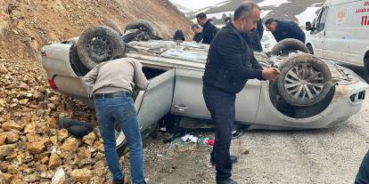 Sivas’ta otomobil şarampole yuvarlandı: 3 yaralı