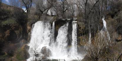 Sivas’ta doğanın gücü! Sızır Şelalesi taştı
