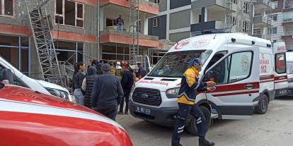 İnşaat iskelesinin çökmesi sonucu 1'i ağır 3 işçi yaralandı
