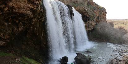 Sivas’ta 27 metrelik şelalede görsel şölen