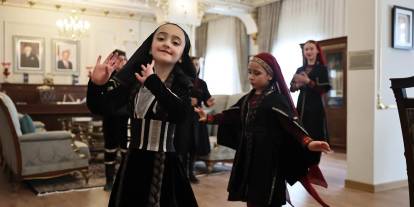 Gürcistanlı çocuklardan Sivas’ta  gösteri