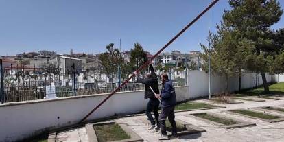 Sivas'ta mezarda kıble polemiği: Kıblede sapmalar var