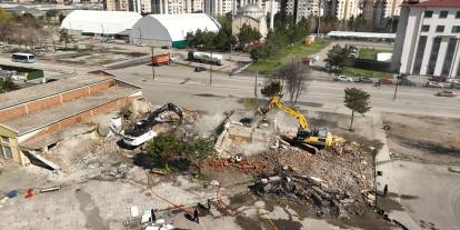 Sivas’ta eski köy terminali yıkıldı