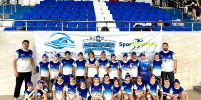 Sivas’ta minik yüzücülerden büyük başarı