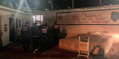 Sivas'ta komiser kılığında dolandırıcılara jandarma baskını