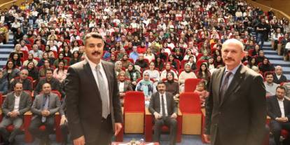 Sivas’ta aday öğretmenlere eğitimde nitelik ve kültür mesajı