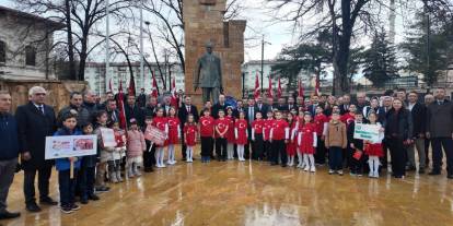 Sivas'ta Atatürk Anıtı'na çelenk sunuldu