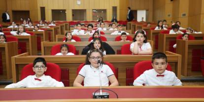 Sivas’ta öğrenciler meclise konuk oldu