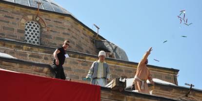 10 ton mesir macunu 20 dakikada saçıldı