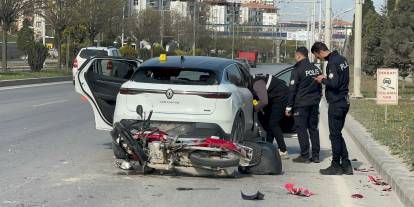 Otomobille çarpışan motosikletin sürücüsü öldü