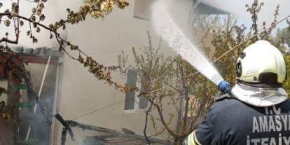 2 katlı ev ve depo alev alev yandı