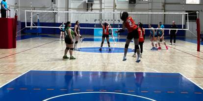 Sivas’ta voleybol grup maçları nefes kesti