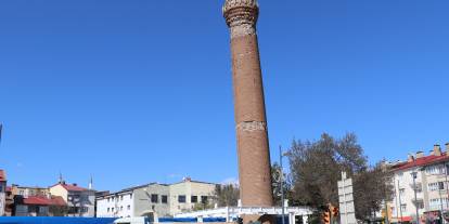 Sivas’ta Pisa Kulesi’ne benzeyen minare yeniden ayağa kaldırılıyor