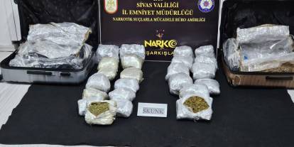 Sivas'ta narkotik operasyonu! 12 kilo uyuşturucu ele geçirildi