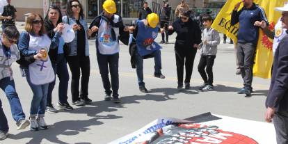 Sivas’ta 1 mayıs halaylar ve sloganlarla kutlandı