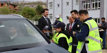Sivas'ta minikler trafik kuralları için sahaya çıktılar