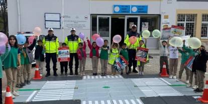 Sivas'ta jandarmadan miniklere trafik eğitimi