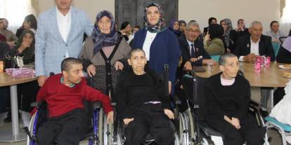 Zara'da Anneler Günü kutlandı