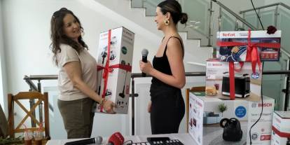 Anneler Günü'nde 3 bin gül dağıtıldı