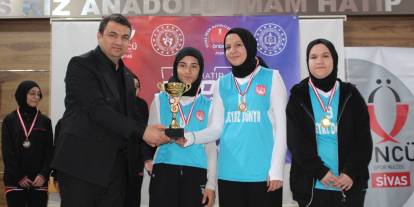Sivas’ta 500 öğrenci 6 branşta kıyasıya yarıştı