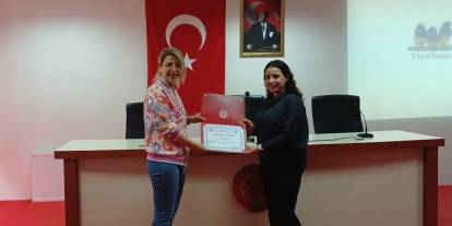 Sivas’ta mezun öğrenci deneyimlerini öğrencilerle paylaştı
