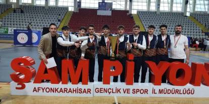 Sivas’ın halk oyunları ekibi Türkiye birincisi oldu