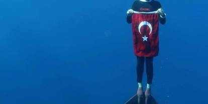 Birgül Erken'den Finlandiya'da buzun altında rekor