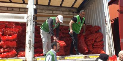 Sivas'ta  ihtiyaç sahiplerine 25 ton patates yardımı