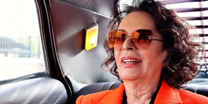 Hülya Koçyiğit yıllar sonra aynı sahneyi Sivas’ta canlandırdı