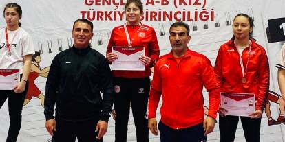 Sivaslı “altın kız” gururlandırdı