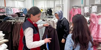 Sivas'ta bayram öncesi öksüz ve yetimlerin yüzü güldü