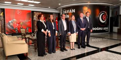 DEM Parti ile MHP bayramlaştı