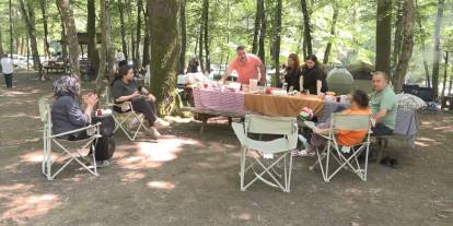 Belgrad Ormanı'na gelenler piknik yapıp mangal yaktı