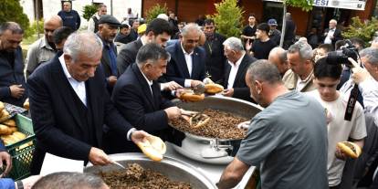 Sivas'ta bayramlaşmada 2 bin kişilik kavurma dağıtıldı