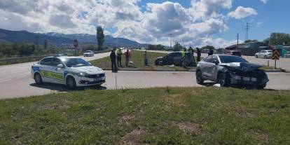 Sivas'ta otomobiller çarpıştı: 4 yaralı