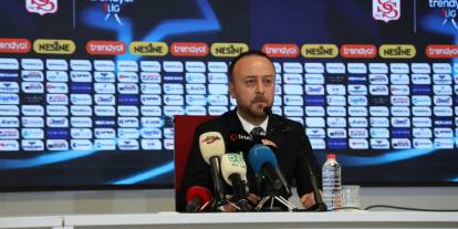 Sivasspor'da ibre Özçoban'ı gösteriyor