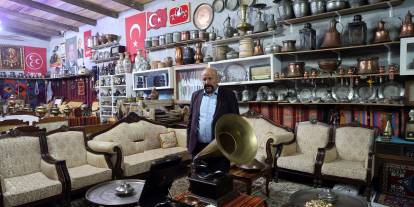Sivaslı Recep Aslan’ın garajı tarih kokuyor