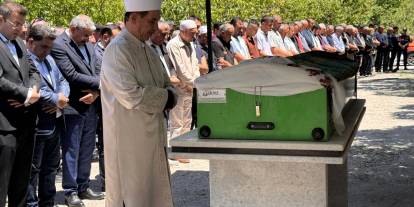 Selde ölen kadın toprağa verildi