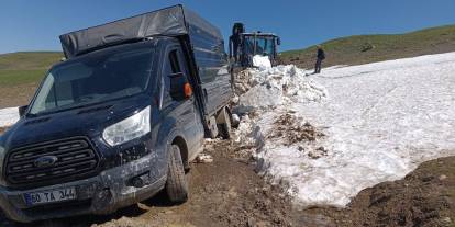 Sivas'ta haziran ayında karda mahsur kaldı