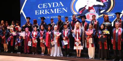 Sivas'ta geleceğin iletişimcileri mezun oldu