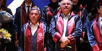 Sivas’ta 50’lik mezunlar mezuniyet törenine damga vurdu