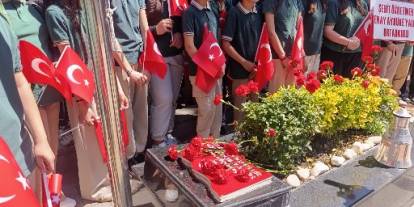 Şehit öğretmen Şenay Aybüke Yalçın, kabri başında anıldı